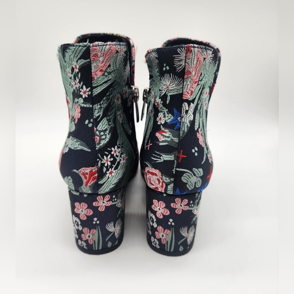 Vince Camuto Floral Fabric Embroidered Boots 6.5M - Picture 3 of 12